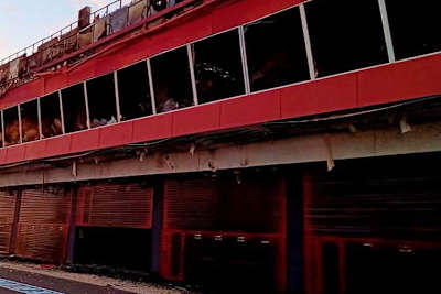 Die Zerstörung der Boxenanlage ist deutlich sichtbar