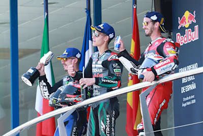 Viñales, Quartarar und Dovi auf dem Podest