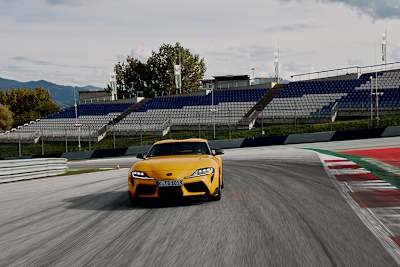 Der Toyota GR Supra auf der Rennstrecke