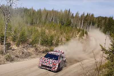 Juha Hänninen im Toyota-Testträger