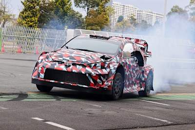 Der Toyota Yaris GR Rally1 Hybrid im Tarn-Dersign