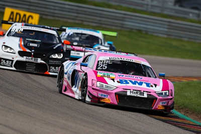 Ein Audi R8 LMS aus dem ADAC GT Masters in Pink