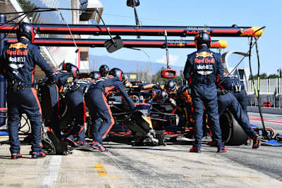 Max Verstappen und seine Jungs beim Wintertest in Barcelona