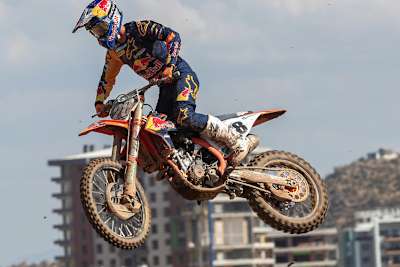 Tom Vialle gewann das Mittwochsrennen in Afyon