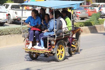 Tuk Tuk: Preiswertes und wegen seiner Flexibilität beliebtes Vehikel für den Personenverkehr  