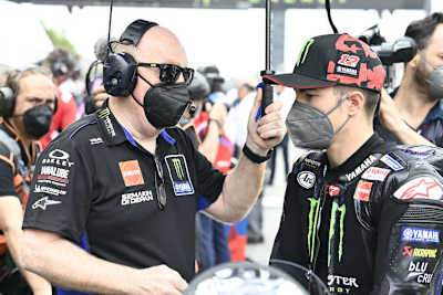 Maverick Viñales mit seinem neuen Crew-Chief Silvano Galbusera, der Esteban Garcias ersetzt hat