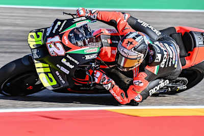 Noch ein ungewohntes Bild: Die Nummer 12 von Viñales auf der Aprilia