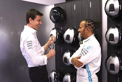Toto Wolff und Lewis Hamilton 2019 in Abu Dhabi