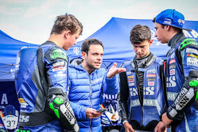 Sandro Cortese (2.v.l.) erklärt, wo es langgeht