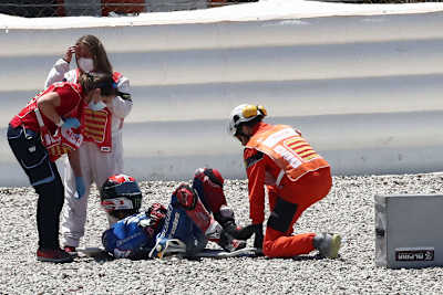 Alex Rins nach dem Crash am 5. Juni