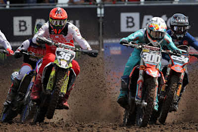 Nico Greutmann (#36) und Noah Ludwig (#300) im Talkessel