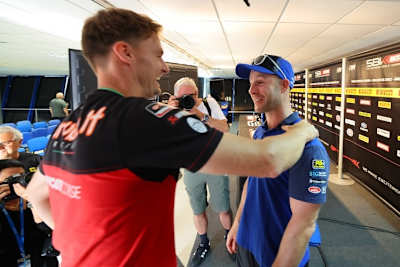 Chaz Davies und Jonathan Rea haben das Kriegsbeil begraben