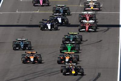 Max Verstappen in Texas vor den beiden McLaren