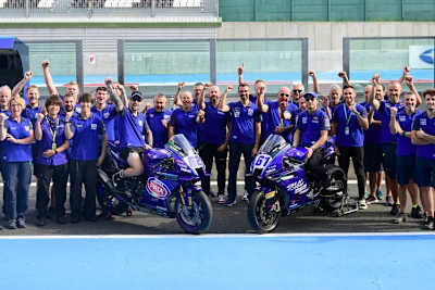 Yamaha feiert sich und die R9