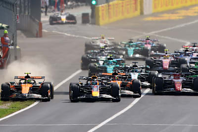 Kurz nach dem Start zum Italien-GP in Monza