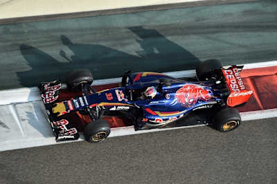 Max Verstappen in Abu Dhabi 2015 mit der 33