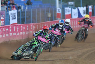 Patryk Dudek vor Timo Lahti