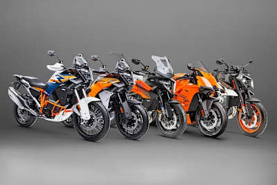 Werden ab Oktober 2025 gebaut: Drei KTM 1390 Adventure-Varianten, 990RCR und 990 Duke R.