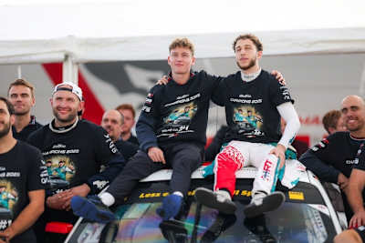 Finn Wiebelhaus und Salman Owega