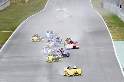 Schon vom Start können sich Reeves/Segers entscheidend vom Rest des Feldes absetzen