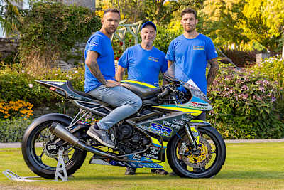 Martin und Adam Smith (re.) mit dem Österreicher Julian Trummer