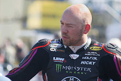 Peter Hickman kämpft immer noch mit den Nachwirkungen seines Unfalls bei der Tourist Trophy