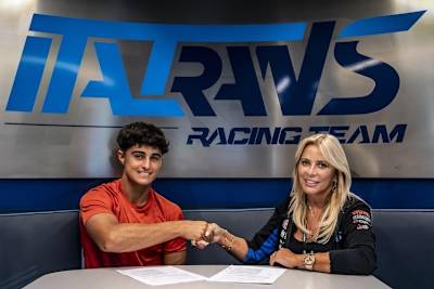 Daniel Muñoz mit Teammanagerin Laura Bertulessi