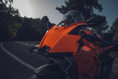 Die neue KTM RC990 RC R rollt ab Oktober 2025 vom Band