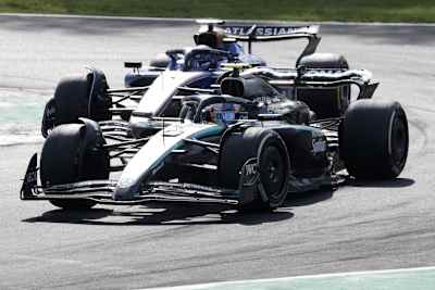 Kimi Antonelli lieferte sich einen Kampf mit Alex Albon – was eine Strafe nach sich zog