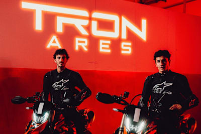 Pecco Bagnaia und Marc Márquez als Werbebotschafter für den Kinofilm «Tron: Ares»