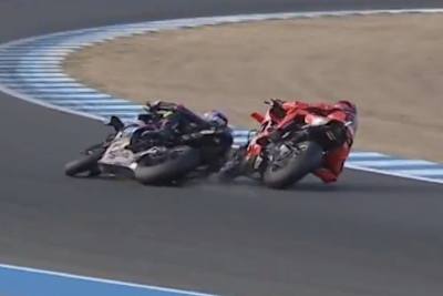 Nach dem Kontakt mit Nicolo Bulega konnte Toprak Razgatlioglu den Sturz nicht verhindern