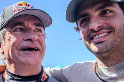 Familienaffäre: Papa Carlos Sainz sr. und Sohnemann Carlos Sainz jr. hatten bei einem gemeinsamen Test im Ford Raptor eine Menge Spaß
