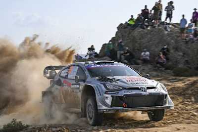 Beim WM-Finale in Saudi-Arabien ob Hitze in silbener Lackierung: Der Toyota Yaris-WRC1