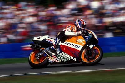 1995 holte Mick Doohan den ersten WM-Titel mit den Repsol-Honda-Farben