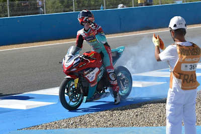 Großer Jubel: Benat Fernandez, Team#109 und Kove sind Supersport-300-Weltmeister