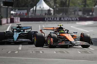 Lando Norris (hier vor Stroll) war im FP1 in Baku Schnellster