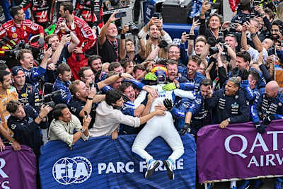 Carlos Sainz feierte in Baku mit seinem Williams-Team