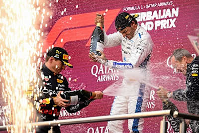Carlos Sainz (M.) fuhr in Baku aufs Podium