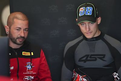 MotoZoo-Teamchef Fabio Uccelli und Luke Power (v.l.)