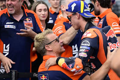 Pit Beirer (KTM Racing) mit MotoGP-Held Pedro Acosta