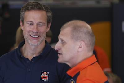 KTM-CEO Gottfried Neumeister neben Red Bull-KTM-Factory-Racing-Teamchef Aki Ajo