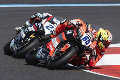 Philipp Öttl, dahinter Marcel Schrötter