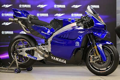 Startbereit: Yamaha YZR-M1 mit V4-Motor