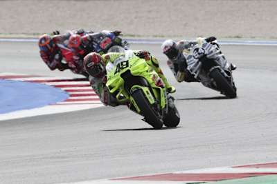 In den Kurven braucht es in der MotoGP viel Körpereinsatz