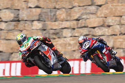 Bimota-Pilot Axel Bassani vor Xavi Vierge (Honda)