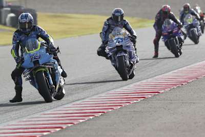 Ai Ogura vor Alex Marquez im Sprint von Motegi