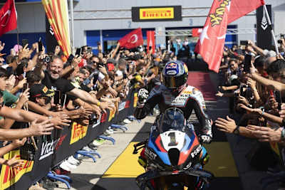 BMW und Toprak Razgatlioglu können die zweite Superbike-Weltmeisterschaft in Folge gewinnen