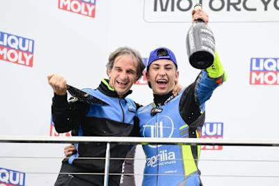 MotoGP-Sieger Davide Brivio und Pilot Raul Fernandez