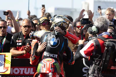 Am Ende versöhnten sich Toprak Razgatlioglu und Nicolo Bulega