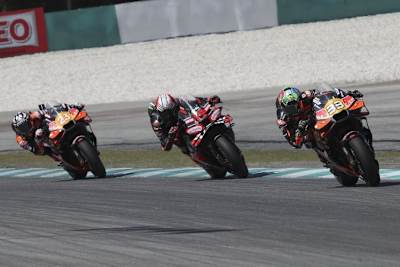 Bezzechi (#72) blieb hinter Binder (#33), doch Bastianini (#23) zog vorbei